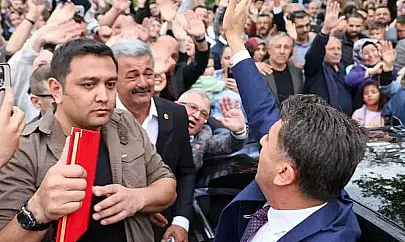 Bilecik Böyle Veda Görmedi: Siirtlilerin Eniştesi Vali Aygöl'e Duygu Dolu Uğurlama