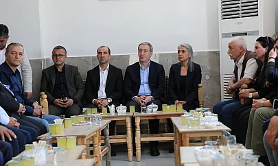 DEM Parti Eş Genel Başkanı Tuncer Bakırhan ve DBP Eş Genel Başkanları, Eski BDP Siirt İl Başkanı Faruk Sağlam'ın Taziyesine Katıldı