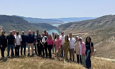 Fotoğraf Albümü Dolu, Eğitim Karnesi Boş!