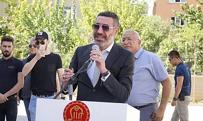 Hakan Altun'dan Sürpriz Değişiklik: Sakallar Gitti, Bıyıklar Kaldı