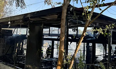 Kurtalan'da Korkutan Yangın: Kafe Küle Döndü