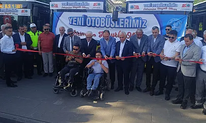 Siirt Belediyesi Araç Filosunu Güçlendirdi: 14 Yeni Otobüs ve 2 Süpürge Aracı Hizmete Alındı