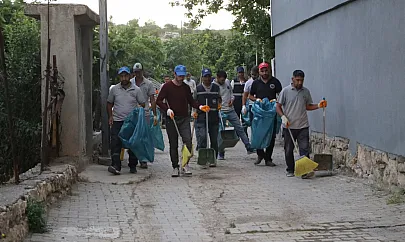 Siirt Belediyesi'nden Kapsamlı Temizlik Hamlesi: Kent Genelinde Hijyen Çalışmaları Sürüyor