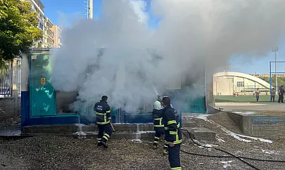 Siirt'te 2 Nolu Sentetik Çim Sahada Trafo Yandı!