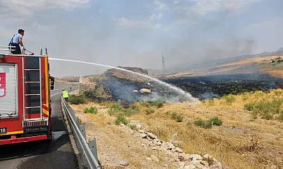 Siirt'te Anız Yangını Korkuttu: İtfaiye Zamanında Müdahale Etti