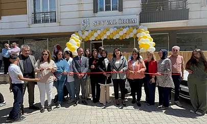 Siirt'te Genç Kadın Girişimcinin İşletme Açılışına DEVA Partisi Genel Başkan Yardımcısı Katıldı