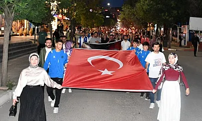 Siirt'te Gençlik Haftası Fener Alayı ile Kutlandı