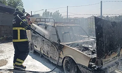 Siirt'te Park Halindeki Araç Alev Alev Yandı
