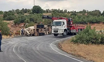 Şirvan-Pervari Yolunda Beton Mikseri Devrildi: Sürücü Hafif Yaralandı
