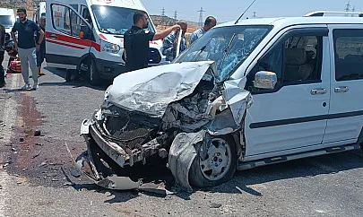 Son Dakika: Siirt Organize Sanayi Kavşağında Feci Kaza! 4 Kişi Yaralandı