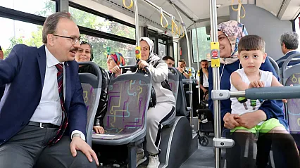 Siirt'te Vali Kızılkaya Belediye Otobüsüne Bindi Vatandaşlarla Sohbet Etti