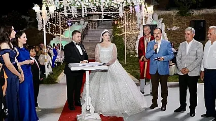 Siirt Valisi Kızılkaya, Ekin ve Yeşilbaş Ailelerinin Sevincine Ortak Oldu