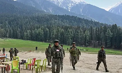 Dünya Tedirgin: Hindistan ve Pakistan Askerleri Gece Boyunca Çatıştı