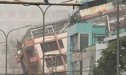 Myanmar'da 7,7 ve 6,4 büyüklüğünde iki deprem