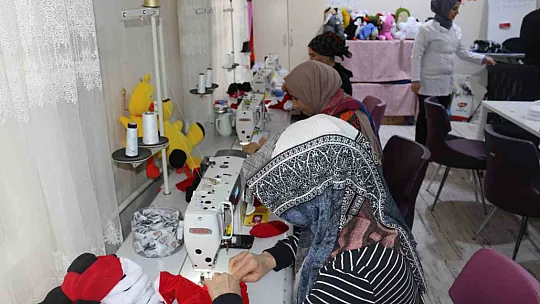 'Zivzik' narından esinlenen kadınlar, ürettikleri oyuncaklar ile ev ekonomisine katkı sağlıyor