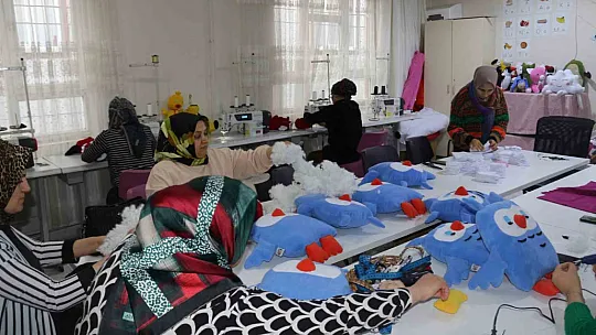 'Zivzik' narından esinlenen kadınlar, ürettikleri oyuncaklar ile ev ekonomisine katkı sağlıyor