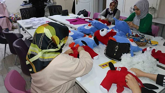 'Zivzik' narından esinlenen kadınlar, ürettikleri oyuncaklar ile ev ekonomisine katkı sağlıyor