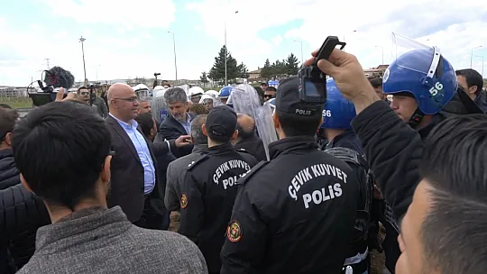 Siirt'te HDP'li Vekiller ile Polis Arasında Gerginlik!