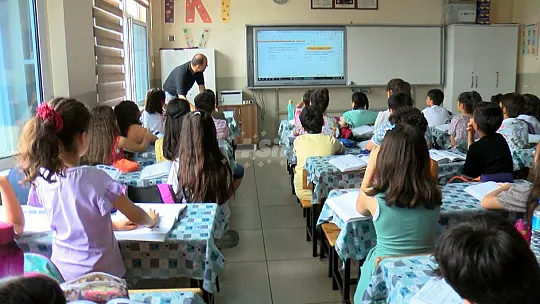 Siirt'te Eşine Az Rastlanır Olay! Veliler, Çocuklarının Öğretmenine Hayatının En Tatlı Şokunu Yaşattı