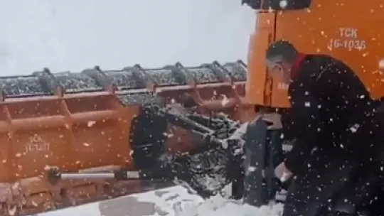 Siirt'te Otomobil Kar Küreme Aracına Çarptı