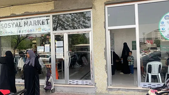 Siirt'te 19 Sivil Toplum Kuruluşu Bir Araya Gelerek 5500 Aileye Destek Oldu