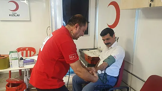 Baykan Kaymakamı Bağlı ve İlçe Halkı Kızılay'a Kan Bağışında Bulundu
