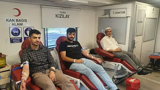 Baykan Kaymakamı Bağlı ve İlçe Halkı Kızılay'a Kan Bağışında Bulundu