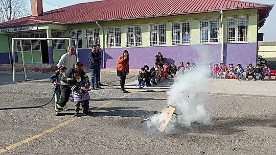 Siirt'te Miniklerle Yangın Tatbikatı Yapıldı