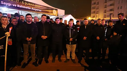 38 kişinin öldüğü binanın enkaz yerinde anma töreni