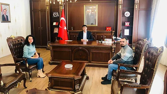 Pervari Kaymakamı Yerlikaya'dan TEGV Pervari Birim Yöneticisi Mehtap Uras'a Başarı Belgesi