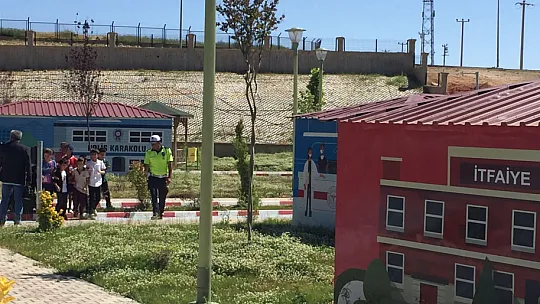 Siirt'te çocuklar trafik kurallarını yerinde öğreniyor