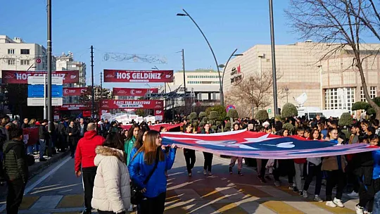 5. Gazi Yarı Maratonu bin 300 sporcunun katılımıyla gerşekleştirildi