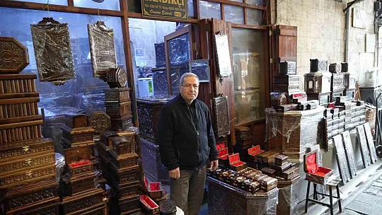 65 yıldır gelenekten geleceğe çeyizlik sandıklar yapıyor