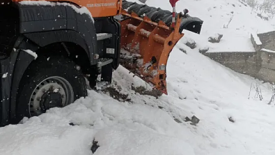 Siirt'te Otomobil Kar Küreme Aracına Çarptı