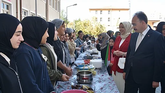 Siirt'te Filistin Yararına Düzenlenen Kermese Yoğun İlgi