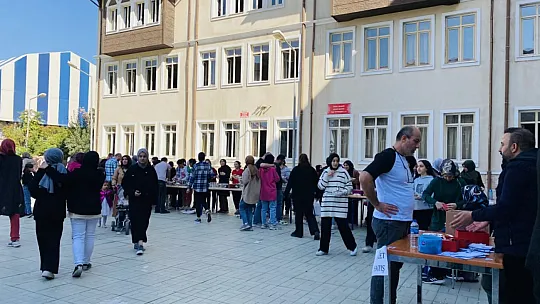 Siirt'te Filistin Yararına Düzenlenen Kermese Yoğun İlgi