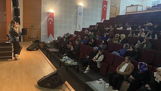 Adıyaman'da 'Asrın Dayanışmasında Kadınlarımızın Rolü' konulu konferans