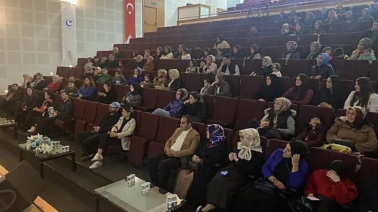 Adıyaman'da 'Asrın Dayanışmasında Kadınlarımızın Rolü' konulu konferans