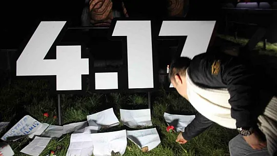 Adıyaman'da binlerce kişi deprem şehitlerini andı