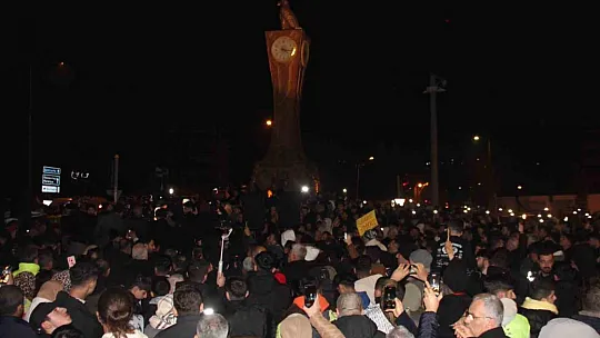 Adıyaman'da binlerce kişi deprem şehitlerini andı