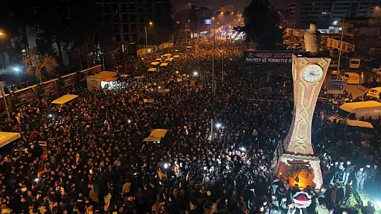 Adıyaman'da binlerce kişi deprem şehitlerini andı