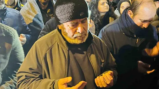 Adıyaman'da binlerce kişi deprem şehitlerini andı