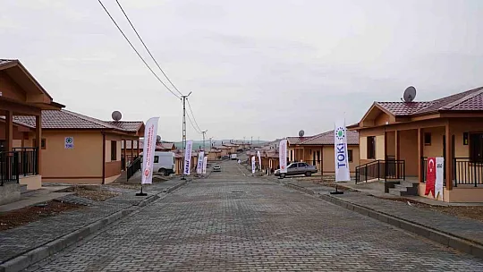 Adıyaman'da köy konutlarının anahtarları teslim edildi