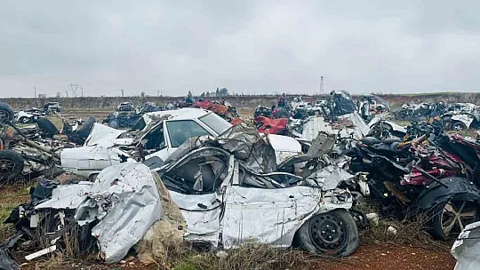 Adıyaman'daki araç mezarlığı dron ile görüntülendi