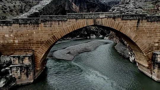 Adıyaman'daki tarihi köprü depremlere meydan okuyor