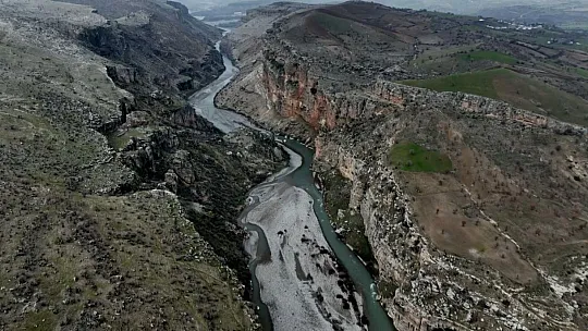Adıyaman'daki tarihi köprü depremlere meydan okuyor