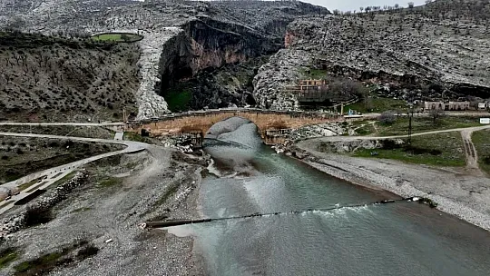 Adıyaman'daki tarihi köprü depremlere meydan okuyor