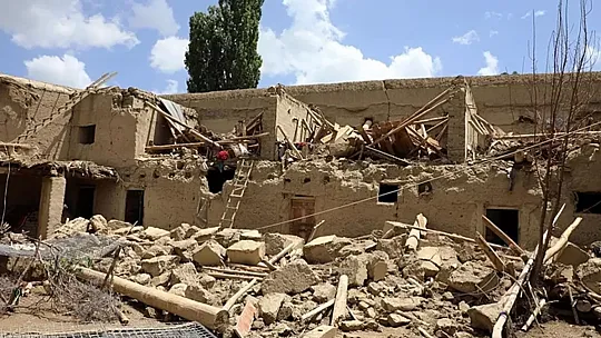 6.3 büyüklüğünde deprem... Hayatını kaybedenlerin sayısı 2 bini geçti Afganistan'daki depremde ölü sayısı artıyor