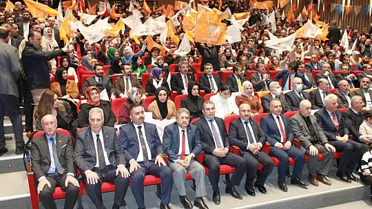 AK Parti Batman'da belediye başkan adaylarını tanıttı