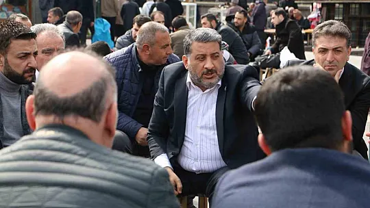 AK Parti Diyarbakır İl Başkanı Ocak, Sur esnafıyla kucaklaştı